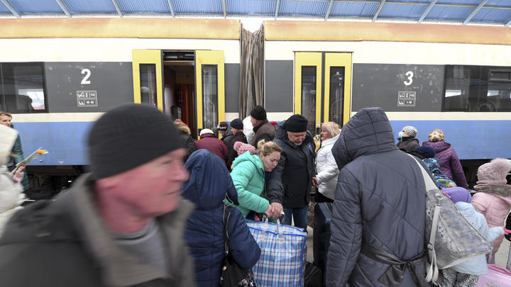 Поведение украинских беженцев в Польше потрясло заробитчан: Вези в Берлин!