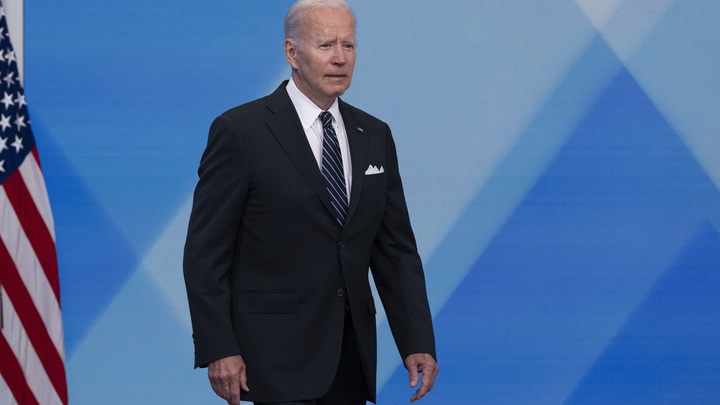 Американский Ургант подвёл Байдена: На кого ты работаешь?! Китай? Россия?