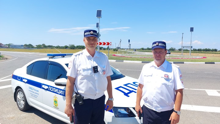 В Ейском районе сотрудники ДПС сопроводили с мигалками беременную в роддом