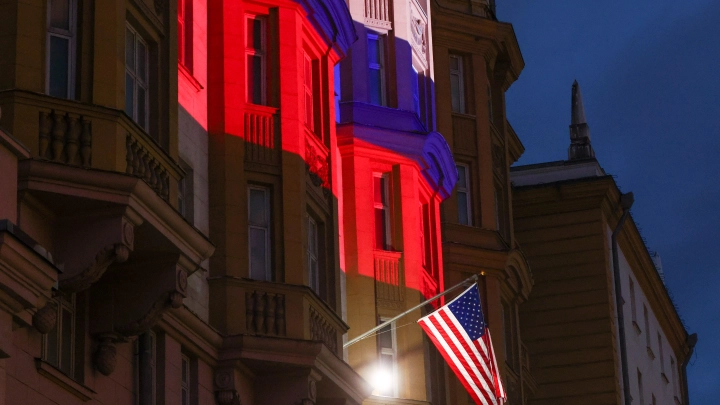Что случилось с Z, O и V? у посольства США демонтировали патриотическую стелу