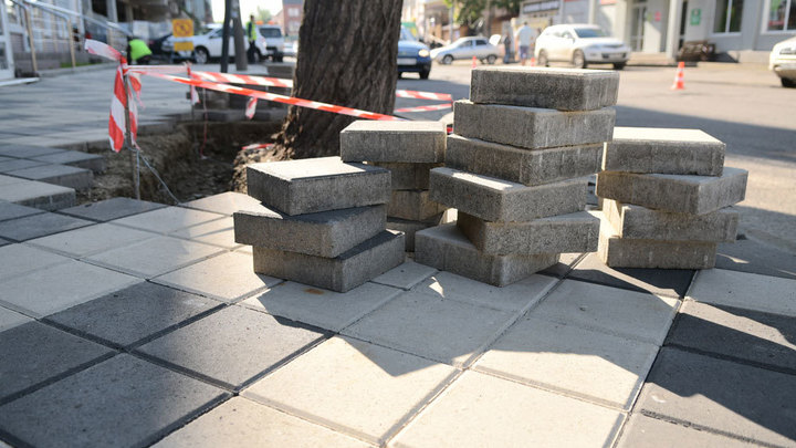 В Краснодаре ремонт улицы Карасунской завершат в конце июня