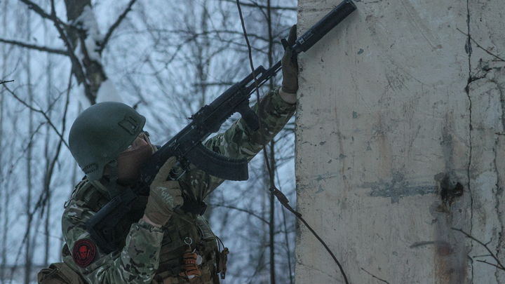 Десятки убитых боевиков и минус два танка: Враг штурмует границу. Русские встали намертво