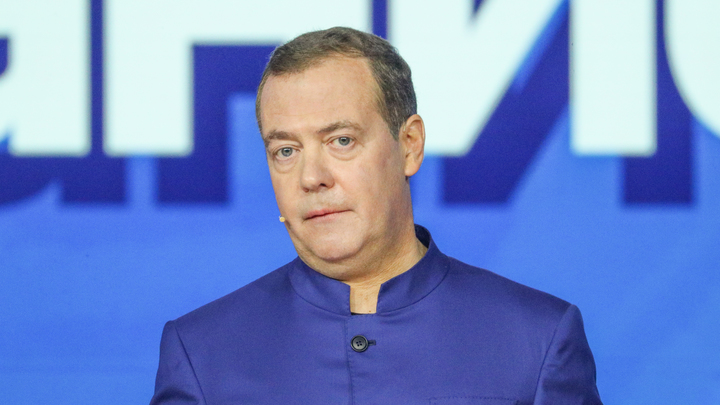 Медведев пообещал Джорджу Клуни беседы от заката до рассвета: Скандал с МУС набирает обороты