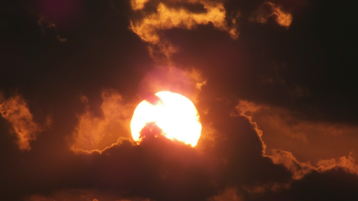 Солнце ударило по Земле каннибальским выбросом. Начался шторм - самый сильный за 20 лет