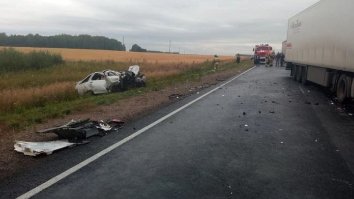 В Курганской области погибли 23-летний водитель-бесправник и его пассажирка