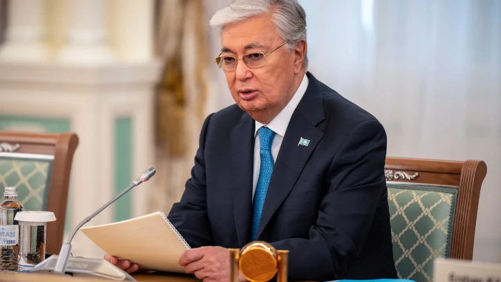 Токаев оценил украинский конфликт. И подсказал Зеленскому, что делать