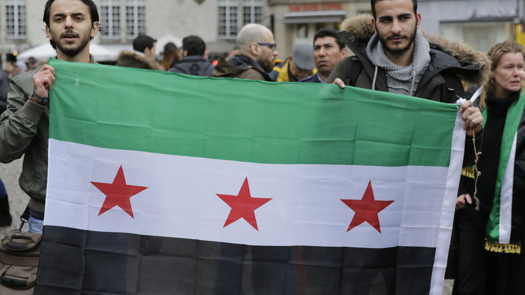 Сирийские партизаны атаковали позиции США под Раккой Сирийские партизаны атаковали позиции США под Раккой