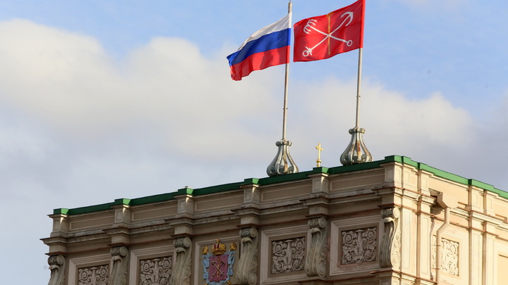 Петербургский парламент поддержал законопроект о QR-кодах: как голосовали депутаты