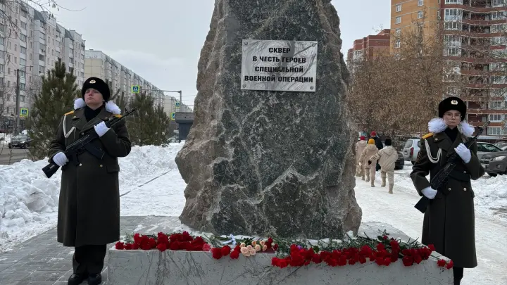 Вандалы осквернили памятный камень в Сквере Героев СВО в Новосибирске