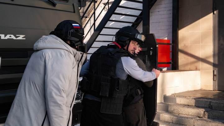 Читинские журналисты провели боевую тренировку вместе с отрядом спецназа