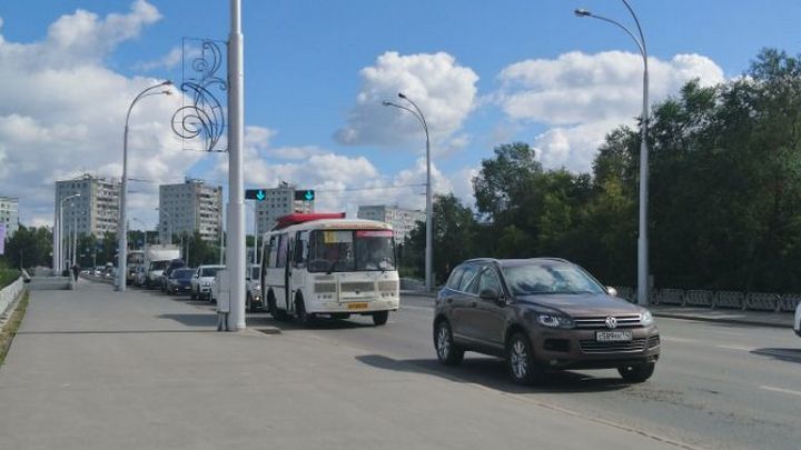 Реверсивное движение отключают на Университетском мосту в Кемерове