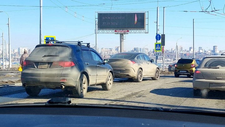В храмах Новосибирской епархии молятся о погибших в результате теракта в Крокус Сити Холле