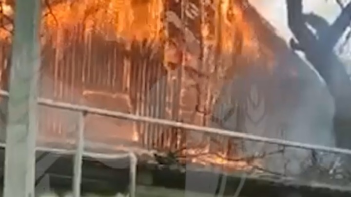 В Краснодаре загорелось здание бывшего призывного пункта