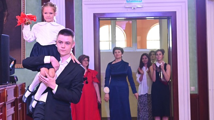 Прощание со школой. Особое чувство: Как прошёл последний звонок выпускников Гимназии Святителя Василия Великого