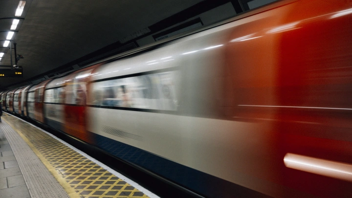 Путин и Собянин дали старт тестированию первого в РФ беспилотного поезда метро