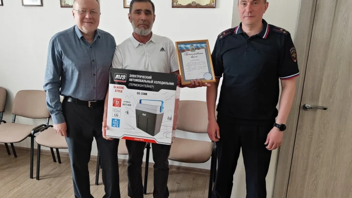 Таксист Файзали спас сбережения челябинского пенсионера