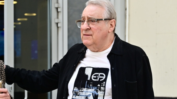 Хазанов вышел на связь из Тель-Авива, сказав: Знаете что? Я этого человека видел один раз в жизни! И добавил: Ну, Царствие Небесное ему