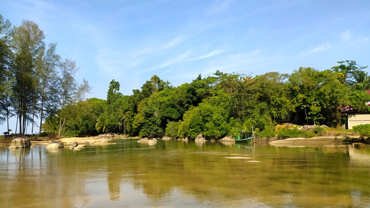 Запорожцам запретили приближаться к берегу Каховского водохранилища