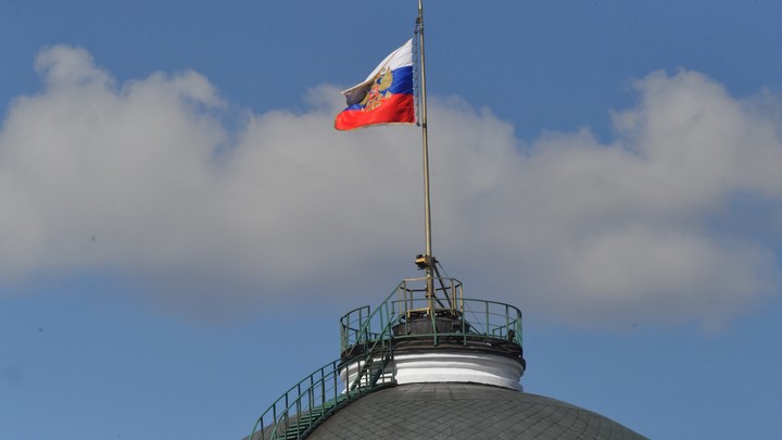 Охрана клуба отобрала у рэпера флаг России перед концертом в Москве. И серьёзно просчиталась