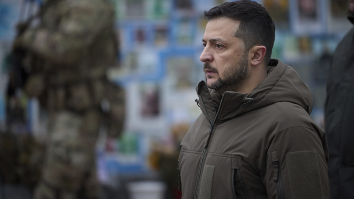 CI: украинцы и партнеры все чаще сомневаются в планах Зеленского