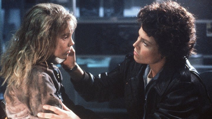 Nice! Девочка в США построила робота из Чужих