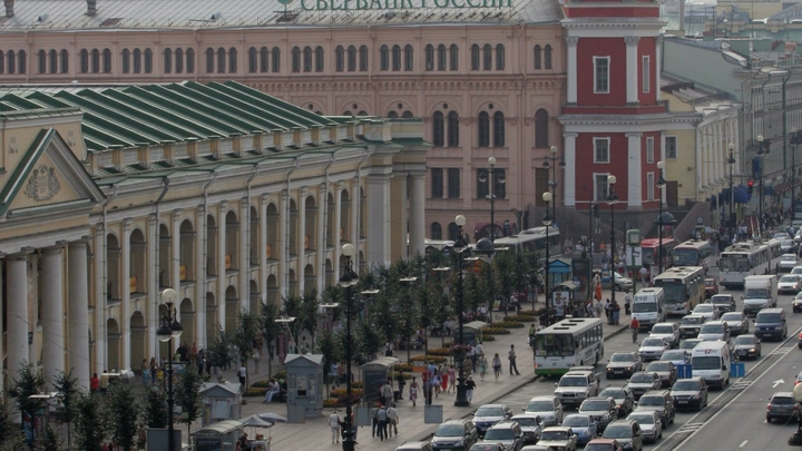 Во вторник утром загруженность петербургских дорог достигла семи баллов