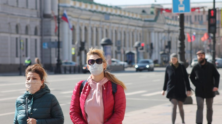 Пьяные мигранты устроили холодный душ прохожим на Невском проспекте