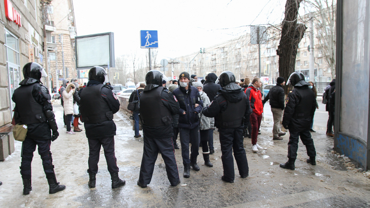 Гурам набросился с ножом на ОМОН: В Москве задержали агрессивного мужчину