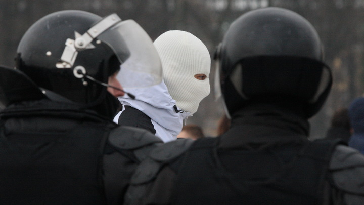 Самая большая ошибка. В Москве подожгли машину полиции