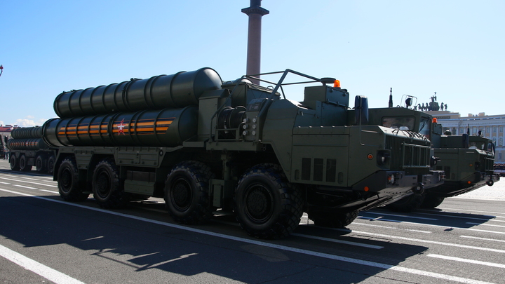 Под Нижним Тагилом военные перекрыли дорогу из Верхней Салды и стягивают технику
