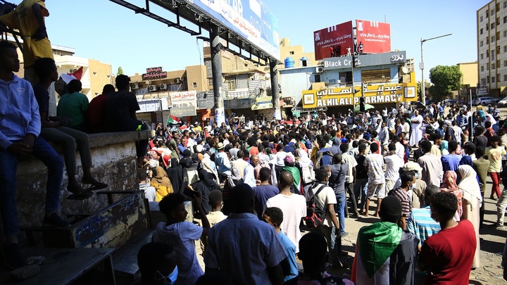 Спасайтесь как хотите: США бросили 16 тысяч своих людей в Судане. А что русские?