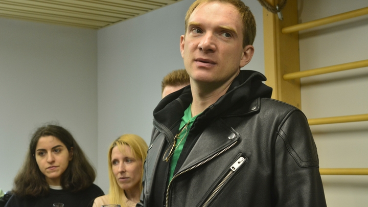 Сбежавший в США Бурковский посмеялся над словами мамы: Чем желтее, тем правдоподобнее