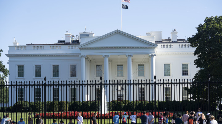 Знаменитости США ополчились на власти из-за нового решения и задали резонный вопрос Киеву