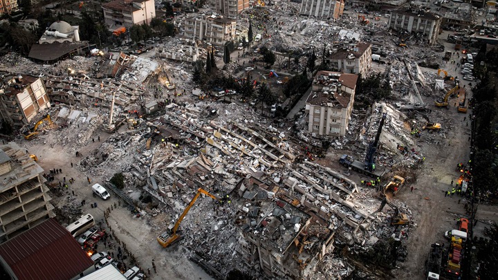 Сирийский народ не забудет помощи России: Асад приложил руку к сердцу, благодаря русских спасателей