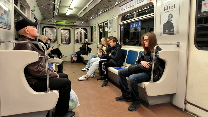 Почему станцию метро Василеостровская начнут закрывать по утрам