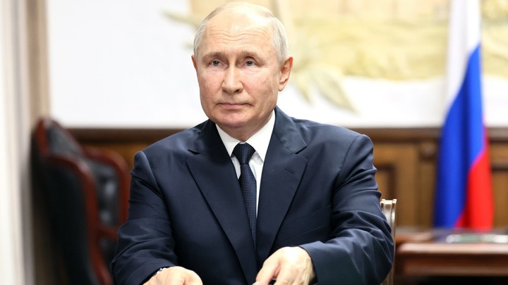 Чиновники должны ездить на отечественных автомобилях — Путин