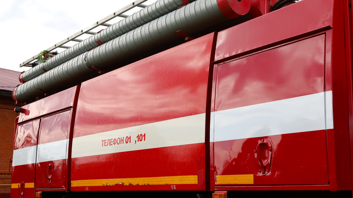 Несколько десятков бытовок сгорели на стройке ЖК Сегодня в Краснодаре