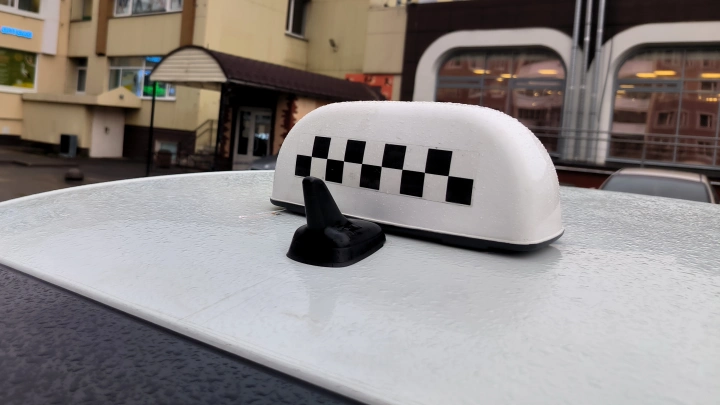 Было очень гадко, пыталась выпрыгнуть из машины: В Приморье пассажирку такси едва не изнасиловал мигрант