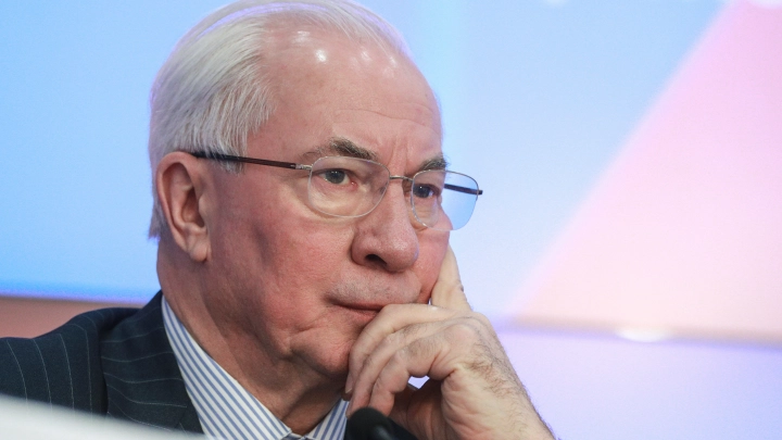 А за счёт чего отдавать?: Экс-премьер Украины Азаров подсчитал, сколько должна его страна