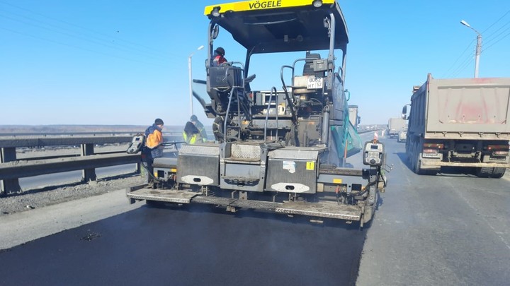 На Стригинском мосту через Оку залатали ямы