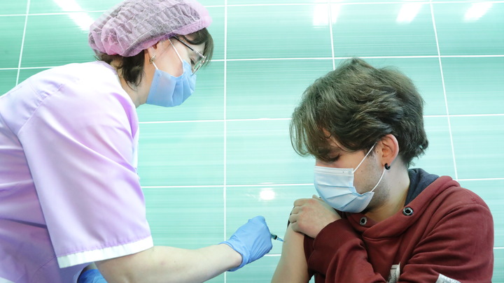 Петербургский врач рассказала, чем чреват отказ от второй прививки от коронавируса