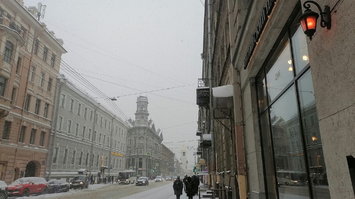 Лужи и морось: все выходные в Петербурге будет идти снегодождь