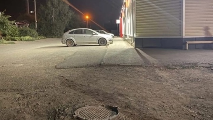 В Ростовской области мальчик провалился в закрытый крышкой люк