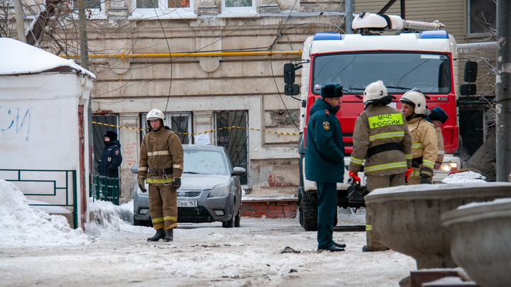Пермские пожарные спасли из огня семь человек, трое из них — дети