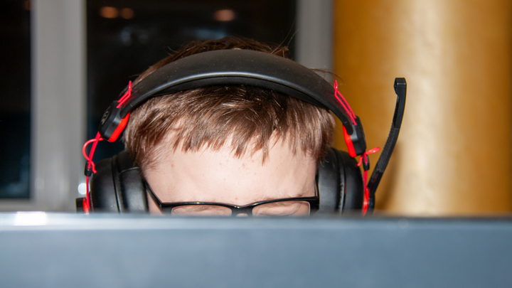 Киев начал наказывать киберспортсменов за игру с русскими