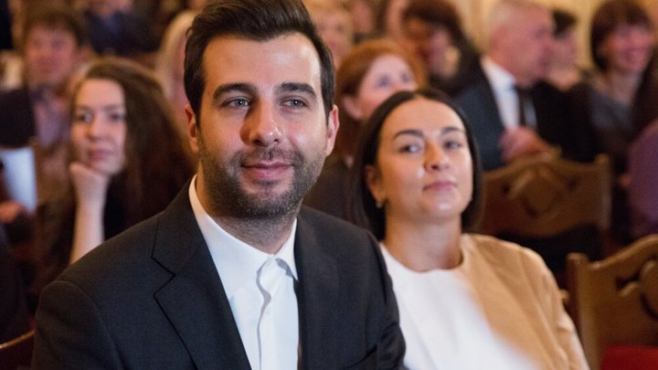 Одна надежда - корпоративы. Все попытки испуганного патриота Урганта вернуться на ТВ провалились