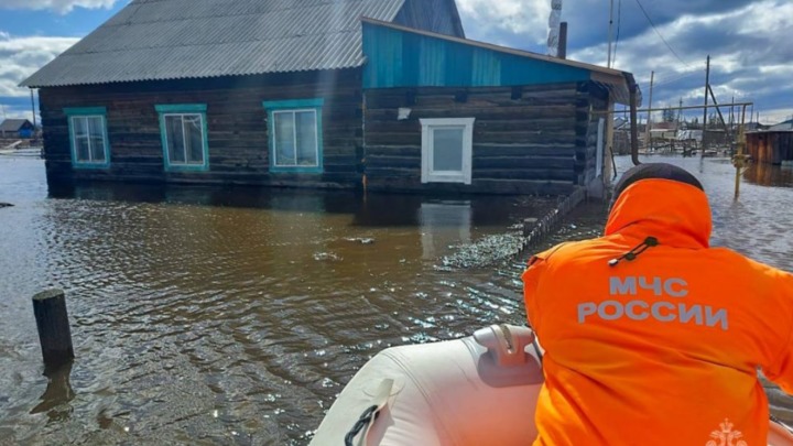 В Якутии ввели режим ЧС из-за паводка