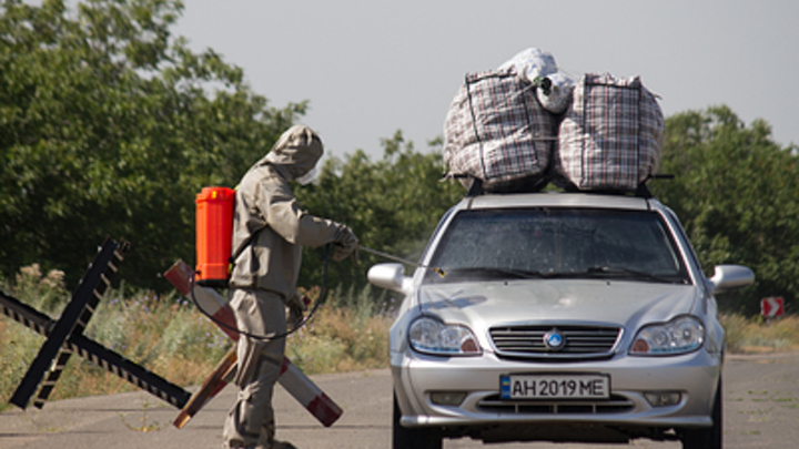 В ДНР началась эвакуация граждан: На КПП на границе очереди из автомобилей