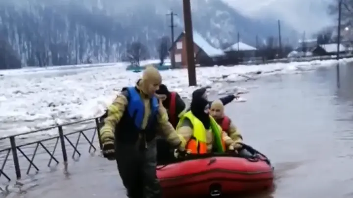 Город Ашу в Челябинской области затапливает паводковыми водами