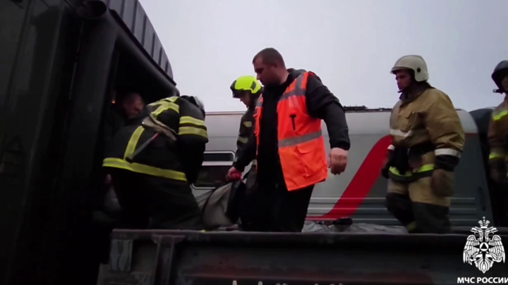 Пропавшую после аварии поезда в Коми девочку нашли мертвой